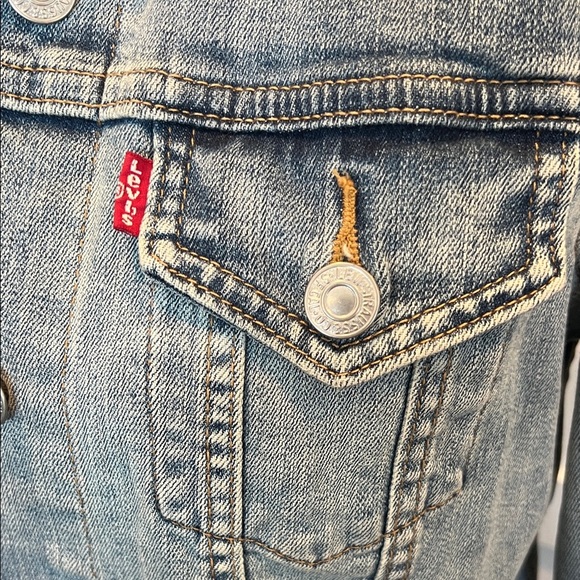 Levi's Light Blue Jean Jacket for Women - Picture 3 of 9